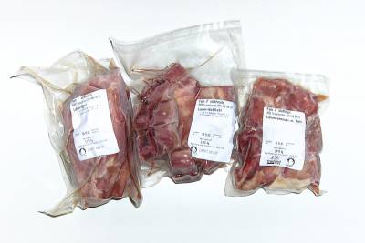 Drei Portionen aus einem Mischpaket mit Lammfleisch